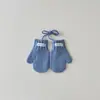 Guantes Coreanos para Niños Qiunan, Nuevo Estilo Otoño e Invierno, Color Sólido, Sencillos, Cálidos, de Dedo Completo, con Cuerda para Colgar en el Cuello para Bebés