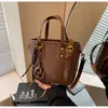 Bolso Súper Caliente para Mujer 2026 Nuevo Estilo de Lujo Ligero de Alta Gama Bolso Cubo de Nicho Bolso de Hombro Único Cruzado de Moda para el Trabajo