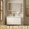 Tocador de baño engrosado y ahorrador de espacio con diseño en color crema, que cuenta con un lavabo redondeado, lavabo cerámico integrado y un lavabo de una sola pieza.