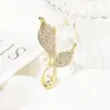 Broche de Mariposa para Mujer Sentido de Gama Alta Nicho Venta al por Mayor Pin de Perla Temperamento Fijo Metal Traje Joyería de Perlas