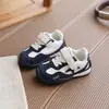 Zapatos JQ Jingqi para niños, zapatillas deportivas para niñas, zapatillas de entrenamiento alemanas de otoño, zapatos casuales de suela blanda con velcro para niños mayores