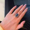 Anillo de Lujo Ligero de Moda con Flor de Hielo de Gran Quilate Paraíba Incrustado con Diamantes de Alto Carbono Anillo Cuadrado de Tanzanita Azul para Mujer