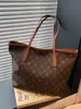 Bolsa Tote de Gran Capacidad, Elegante y Versátil para Mujer, Nuevo Modelo 2026, Alto Valor Estético, Bolso de Hombro Ligero para el Día a Día
