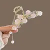 Grampo de Cabelo com Borla de Camélia Feminino High-end Presilha de Tubarão Placa Traseira da Cabeça Pegador de Cabelo Acessório de Cabeça Novo Estilo