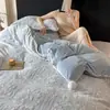 Juego de ropa de cama de cuatro piezas de terciopelo de leche con estampado floral de conejo y ribete de pompón, funda de edredón y sábana de forro polar coral, juego de tres piezas para dormitorio