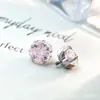 Aretes de titanio aleación F-136 con base redonda, engaste de puntas, zirconia de cinco pétalos en degradado tipo flor de cerezo, aretes de labio de titanio G23 con rosca interna y zirconia