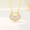 Collar de Cadena para Clavícula Femenina, Estilo Chino de Lujo Ligero, con Cierre de Ruyi V-Gold de Alta Retención de Color, Madreperla, Doble Cara, Usable