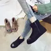 Novos Sapatos de Lã de Ovelha com Pelo Estilo 2025, Sapatos de Algodão Quentes com Forro de Lã para Mulheres, Botas Curtas Baixas de Inverno, Sapatos Femininos, Botas de Neve Antiderrapantes