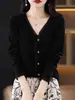 Camisa de Renda com Decote V para Mulheres Outono 2025 Novo Look Emagrecedor Top que Cobre a Barriga Tamanho Grande Suéter de Tricô Vermelho