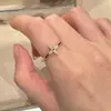Anillo de Flor Estilo Dama Rica Apilable Moda Fresca Versátil Temperamento Suave Alto Valor Facial Anillo Abierto para Dedo Índice