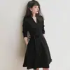 Otoño 2026 Nuevo Estilo Elegante Versátil Diseño de Nicho Clásico Ajustado Pequeño Vestido Negro