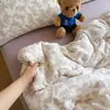 Hilo de doble capa YU ~ Juego de cuatro piezas de gasa de doble capa de grado materno e infantil Corazón de niña francesa Algodón Juego de tres piezas para dormitorio Ropa de cama