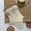 Traje de baño para mujer estilo europeo y americano con ganchillo tridimensional y perlas, traje de baño de una pieza con opciones de sin tirantes y cuello halter, cordones laterales y diseño de espalda descubierta
