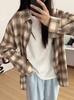 Camisa de Xadrez Marrom Escovado Retrô Coreana para Mulheres no Outono Solta Casual Versátil Fashionável Camisa Jaqueta de Manga Longa