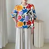 Directamente del fabricante: Blusas de Manga Tres Cuartos para Mujer Tallas Grandes que Cubren el Cuerpo y Te Hacen Ver Más Delgada, con un Diseño de Estampado Vintage, Camiseta Versátil Estilo Issey Miyake