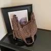 Bolsa grande de capacidade estilo despojado para mulheres, nova bolsa transversal casual versátil 2026, bolsa de ombro hobo para o dia a dia, bolsa de tecido