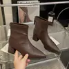 Botas de tornozelo femininas com bico fino e temperamento estilo Outono/Inverno 2026 zíper traseiro salto grosso emagrecedor versátil simples para o dia a dia elástico botas emagrecedoras