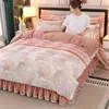 2026 Novo Conjunto de Quatro Peças em Lã de Leite de Peso Elevado Flanela Espessa Fleece Coral Fleece Sable Dourado Estilo Saia de Cama com Estampa Fleece