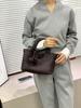 Bolsa de couro macio feita à mão 2025 Nova bolsa de ombro transversal feminina Design exclusivo Moda All-match Estilo ocidental