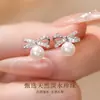 Pendientes de Plata S999 con Perlas de Agua Dulce y Lazo Lujo Accesible Pendientes Elegantes de Gama Alta Populares en 2025 Pendientes de Celebridad de Internet para el Cuidado del Oído