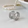 2025 nuevos pendientes de círculo con pedrería de Corea del Sur pendientes diseño de hebilla de oreja de temperamento femenino joyería de oreja de alta gama venta al por mayor