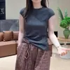 Nueva camiseta simple de verano con línea de espina de pescado, corte ajustado para mujer, top casual versátil de color liso, hombro recto, manga corta, a la moda