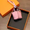 Colgante de minibolso de cesta, llavero de coche de cuero de alta calidad, funda para auriculares, decoración creativa para coche, venta al por mayor