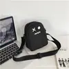 Bolsa pequena de ombro masculina ins moda marca bolsa mensageiro casual versátil estilo japonês bolsa de ombro feminina transversal workwear bolsa para celular