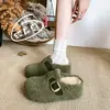 Sapatos de meia-pantufa peludos Baotou para mulheres, novo estilo de inverno, quentes e forrados com fleece, pantufas de algodão de sola grossa, com aumento interno de altura, estilo preguiçoso