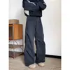 Nova coleção de outono: Calça jeans plissada estilo retrô para homens, apresentando um design moderno, solto e de perna reta com uma silhueta desgastada e de perna larga.