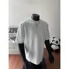 Camiseta Masculina de Manga Curta Resistente com Patchwork Estilo Americano de Silhueta, Verão com Caimento Solto e Design de Rebites, Gola Pequena, Camiseta Segmentada Desconstruída