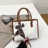Bolsa de Mão com Lenço de Seda Color-Block Tendência Nova Moda 2025 Bolsa de Ombro Simples para o Dia a Dia Bolsa Transversal Estilosa com Textura Color-Block