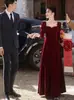 Vestido de Veludo Vinho para Noivas, Novo Estilo 2026, Vestido Longo Elegante com Manga Longa para Festa de Noivado e Formatura para Mulheres