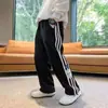 Pantalones de chándal para niños de primavera y otoño, Pantalones para niños medianos y grandes, Pantalones deportivos rectos finos para niños 2026, Pantalones largos versátiles de tres rayas, Modernos