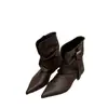 Botines vaqueros retro de punta para mujer en Hong Kong, nuevo estilo de otoño con diseño de hebilla de cinturón, tacón grueso único, botines de moda para pantalones