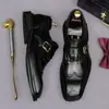 Nuevos mocasines de cuero con hebilla estilo británico para hombre, zapatos pequeños de cuero retro, mocasines de pala con puntera cuadrada y detalles brogue, calzado versátil para hombre