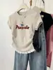 Camiseta Cinza de Renda Patchwork Estilo Americano Manga Curta Feminina 2026 Verão Novo Design com Senso Top de Manga Curta Plissado 12249