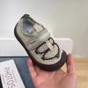 Tenis para niños 2025 Primavera y Verano Nuevo Zapatos de lona para niños y niñas Suela suave antideslizante Zapatos para bebé Exterior Malla sencilla Transpirable