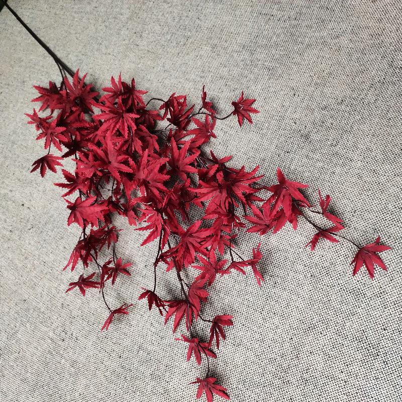 红色