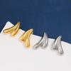 Pendientes de acero inoxidable de oro de 18 quilates con forma de corazón en forma de V, sencillos y avanzados, con diseño transfronterizo europeo y americano.