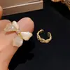 Anillo Abierto de Oro Real de 14K Electrochapado con Circonia en Forma de Lazo Lujo Accesible Anillo de Dedo Índice de Gama Alta Joyería de Mano Exquisita Elegante para Mujeres