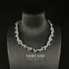 Nuevo collar de cobre con piedras de circonia, presentando un delicado diseño de una sola capa en forma de lágrima, ofreciendo una pieza de joyería de estilo corto de lujo ligero, moderna y elegante