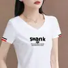 Liquidação da Loja: Camiseta Branca com Decote V e Manga Curta para Mulheres com Estampa de Coração, Top Casual Estiloso para Mães