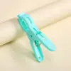 Pinza grande de plástico para secado doméstico, pinza antideslizante a prueba de viento, pinza fuerte sin costuras para fijar edredones y ropa, venta al por mayor