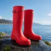 Botas de Lluvia Estilo Coreano para Mujer Suela Gruesa Antideslizantes Botas Rojas de Caña Alta de Moda para Uso en Exteriores Camping Zapatos Impermeables Senderismo por Arroyos Recolección en la Playa Zapatos de Goma