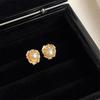 Pendientes sencillos de perlas naturales pequeñas para mujer, hermosos pendientes franceses retro cepillados, pendientes de lujo ligeros de alta calidad al por mayor