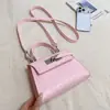 Textura Exquisita Gran Capacidad Color Sólido 2026 Nuevo Verano Lujo Ligero Para Viajar Bolso Pequeño Cuadrado de Hombro Cruzado de Mano para Mujer