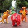 Escultura de animal de fibra de vidrio personalizada, gran grúa de jardín al aire libre, ciervo sika, conejo, panda, dinosaurio, adornos decorativos