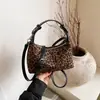 Bolso de Mano Plegado con Pedrería de Lujo Nicho para Mujer 2026 Otoño Estilo Coreano Moderno Chic de Hombro Único Cruzado Bolso Dumpling