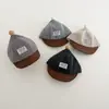 Sombrero de punta de bebé a rayas de moda, sombrero de punto para bebé de otoño e invierno transfronterizo, estilo con logotipo cuadrado personalizado, sombrero de ala suave para niños pequeños